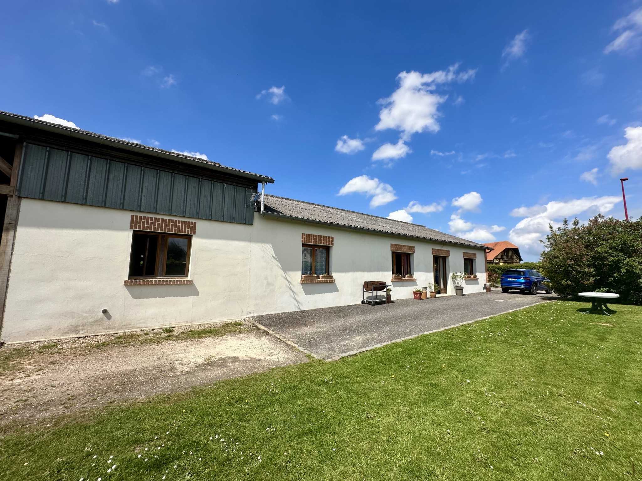 Maison de plain-pied avec grand bâtiment   Idéal artisan ou projet professionnel   Notre-Dame-d’Aliermont